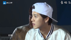 鹿晗 - 奔跑吧兄弟未播花絮:乒乓球环节跑男团向裁判使用干扰攻势