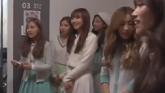 Rania与Lovelyz在音乐银行后台的相遇