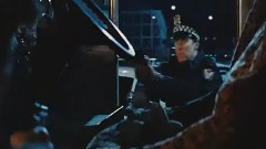 电影<通缉令>精彩片段之飞车