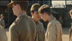 电影<坚不可摧>精彩片段6