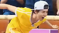 鹿晗 - 这是一个很魔性的视频