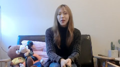 高娜英2月2日正式出道向大家问候新年快乐