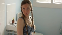 Camera Movement & Rack Focusing Practice On LAURA POSING