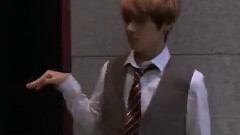 V Is Doing Weird Dance