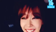 Tiffany(少女时代) - V APP Tiffany In Paris Talk Cut