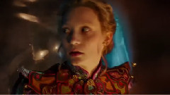 电影<爱丽丝梦游仙境2:镜中奇遇记>加长版电视宣传片