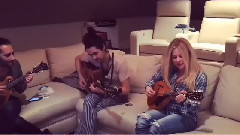 Avril Lavigne,Nickelback - Instagram更新:Dreams&Ready To Run(曼陀林弹奏)