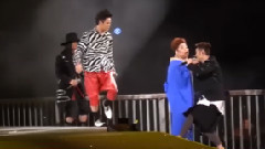 肥妈红馆骚孖草蜢合唱'将冰山劈开'