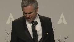 第86届奥斯卡红毯后台 采访阿方索.卡隆