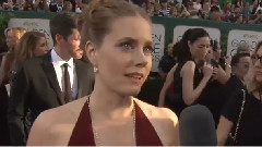 金球奖红毯 艾米.亚当斯专访