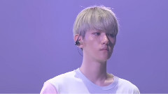 明亮的闪光伯贤