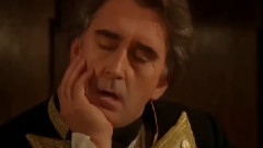 Бригантина поднимает паруса