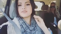 Selena Gomez - Ins更新:Family Car Rides. Typical.
