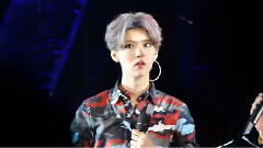 鹿晗 - '最多人同时带鹿角头饰' 第三度荣获吉尼斯世界纪录