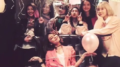 秀英女王生日派对,逼太妍穿粉紅色上衣