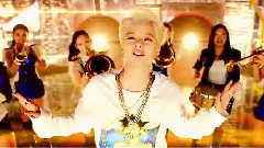 Amber(f(x)),太妍(少女时代) - Shake That Brass