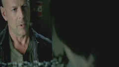 电影<虎胆龙威>4-8分钟开场片段