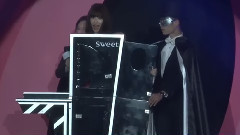 AKB48 - 小嶋陽菜,マジックに参加 体がまっぷたつに-!? ｢sweet collection 2016｣