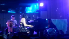 Vanessa Carlton - Hands on Me