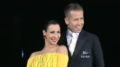 萨莎和娜塔莎的快步表演