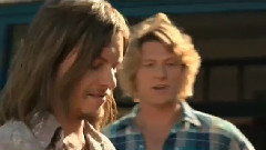 影视原声 - 一周精彩视频串烧 电影<冲浪兄弟>萨姆.沃辛顿拯救脱轨兄弟