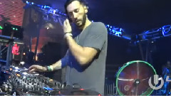 塞德里克.维斯扮演冲住在超2016年音乐节迈阿密