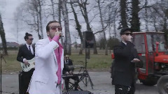 Traktorom Me Dovezli, Limuzinom Odvezli