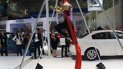 车展上的高空舞蹈