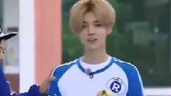 鹿晗 - 跨步游戏考验平衡力