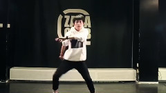 Niggas In Parris中枪舞