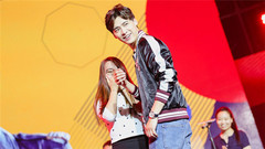 李易峰与互动的粉丝大合影