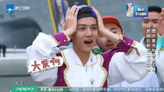 鹿晗 - 奔跑吧兄弟 飞镖大赛:鹿哥潇洒掷飞镖超帅!韩国镖王路人抢尽风头