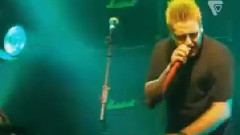 Papa Roach - She Loves Me Not