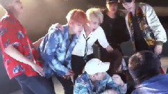 防弹少年团热歌FIRE的MV拍摄中用手势动作的表现