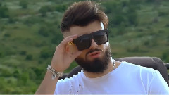 Bloody - Mos em le vet