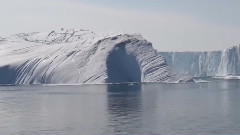 Huge iceberg split shock process