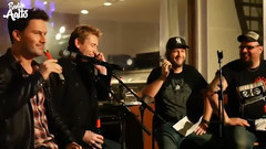 Nickelback - 试听派对上艾薇儿恰巧给插头打来电话