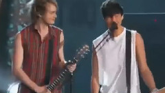 5 Seconds of Summer - She Looks So Perfect