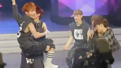 鹿晗抱人下蹲惩罚