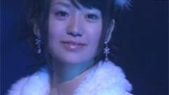 泣きながら微笑んで