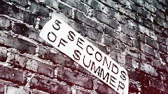 5 Seconds of Summer - She Looks So Perfect 官方歌词版