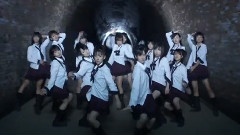 制服が邪魔をする