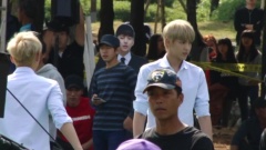 吴亦凡白衬衫篮球练习