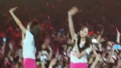 Jessica把孝渊脚后障碍物踢倒