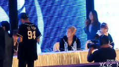 世勋想要鹿晗的签名