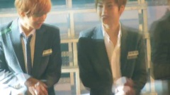 LUHAN & Xiumin跳江南Style