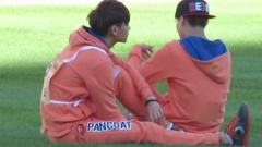 聊天&挖眼眵&玩草