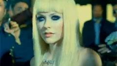 Avril Lavigne - Hot