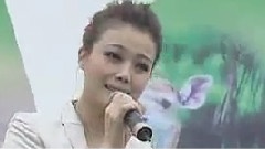 挥着翅膀的女孩