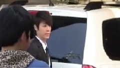 出席联合国儿童基金大使授予仪式上车